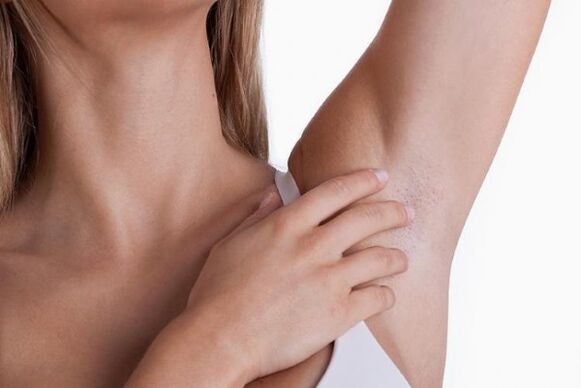 nipples under a woman's armpits