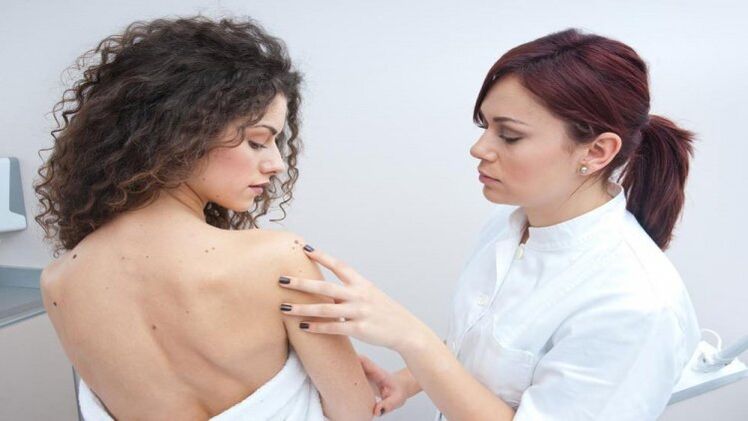 doctor examines nipples on the skin